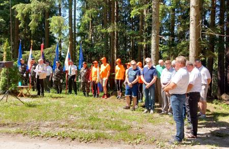 Spominska slovesnost na Trotovem vrhu na Strojni (6)